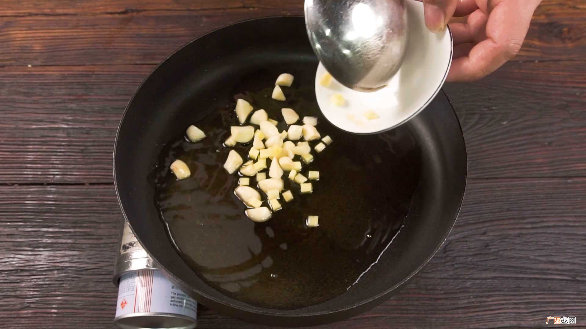 红烧鸡翅尖怎么做好吃 红烧鸡翅尖的做法