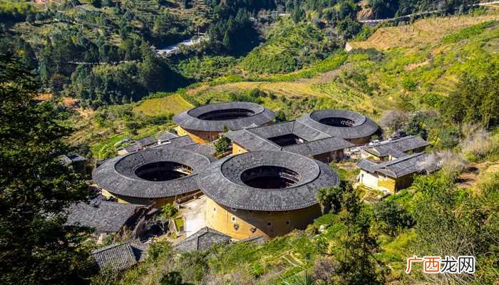 福建土楼起源于唐朝陈元光开漳时的兵营、城堡和山寨 福建土楼的由来