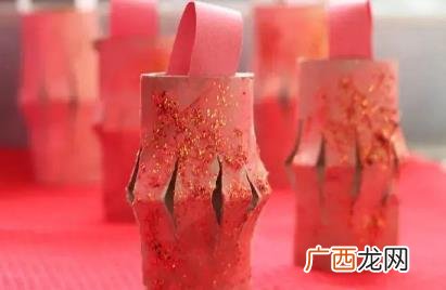 家里挂长灯笼还是圆灯笼 春节挂圆灯笼还是长灯笼