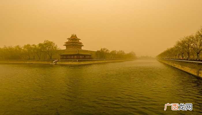 出门佩戴齐全保护身体免受细菌侵袭 沙尘暴的防护措施