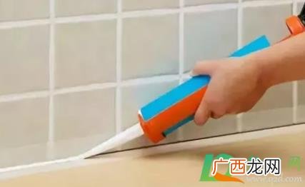 冬天玻璃胶一般多久能干 冬天玻璃胶三天能干吗