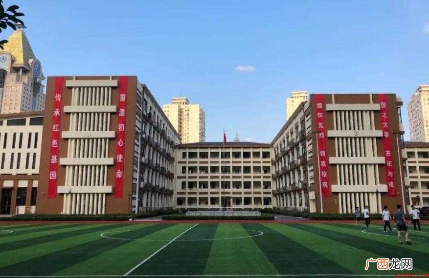 上海市洋泾中学面积多大