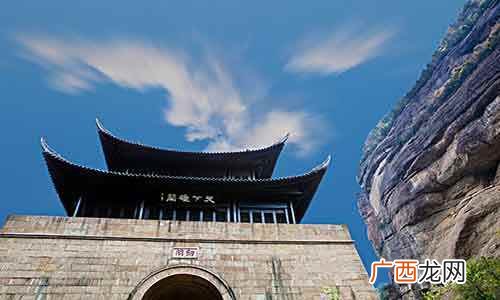 一夫当关万莫开是什么意思 一夫当关万夫莫开是什么意思