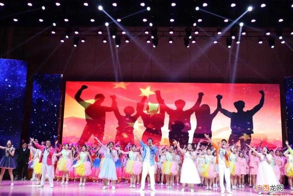 让青春吹动了你的长发是什么歌曲