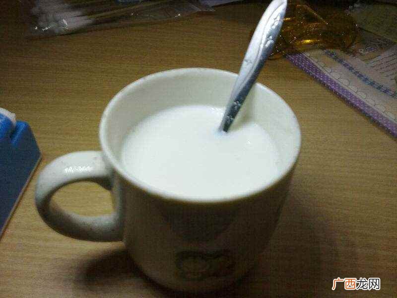 睡前喝冷牛奶会怎样