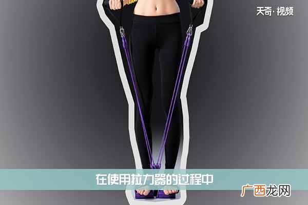 使用拉力器锻炼的好处 拉力器锻炼方法图解