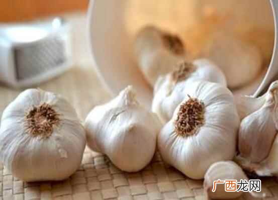 生吃大蒜对胃好吗