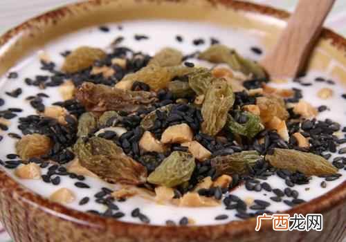 酸奶和香蕉可以一起吃吗 酸奶和什么一起吃可以丰胸