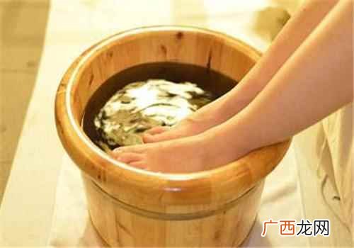 姜水泡脚驱寒生姜特有的“姜辣素”能改善局部 冬季用什么泡脚好,4种泡脚材料驱寒暖身