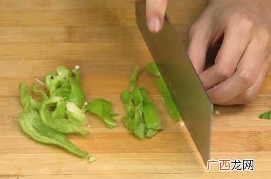 素炒洋葱的制作方法准备 洋葱的做法