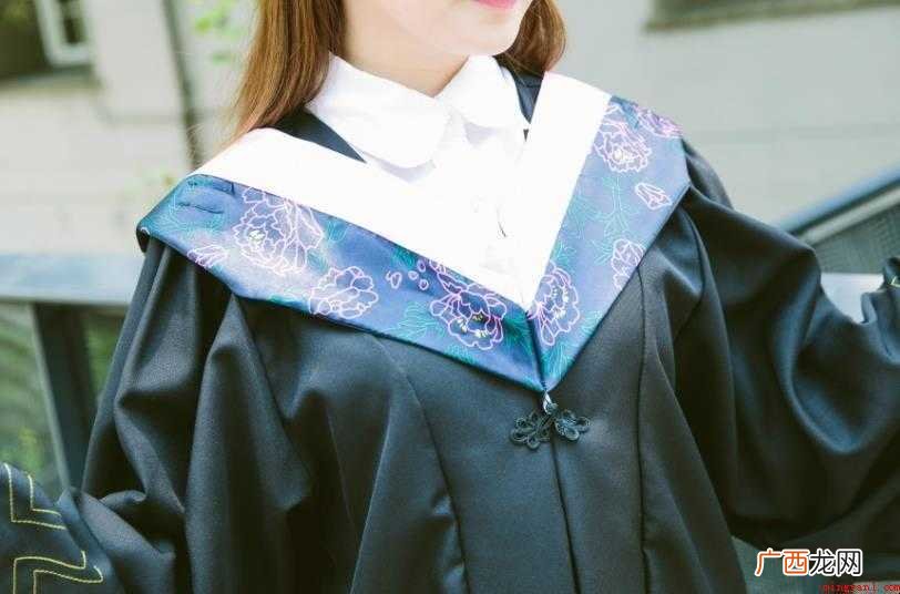学士服颜色分类领口颜色有什么意义