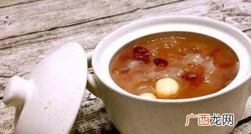 桃胶用热水炖还是冷水炖 炖桃胶用冷水还是热水