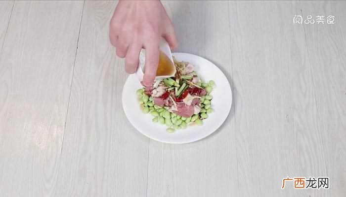 毛豆蒸咸鸭腿怎么做好吃 毛豆蒸咸鸭腿的做法