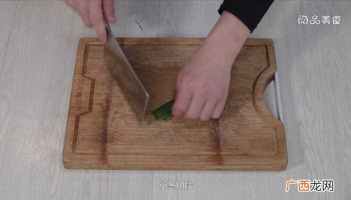 毛豆蒸咸鸭腿怎么做好吃 毛豆蒸咸鸭腿的做法