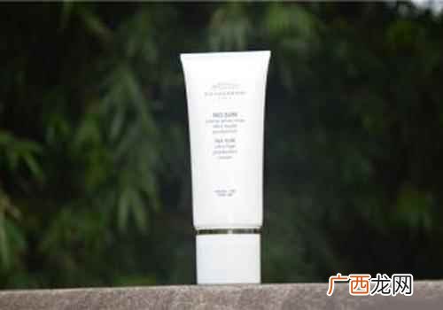 Guerlain珍珠肌透白隔离防晒乳液参考价格:590元30 防晒霜排行榜10强,防晒霜排行榜前十名