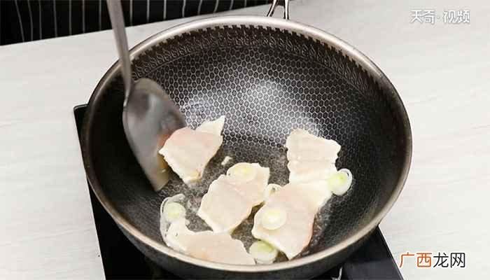 白醋、白糖、胡椒粉、鸡精 醋椒鱼汤的做法