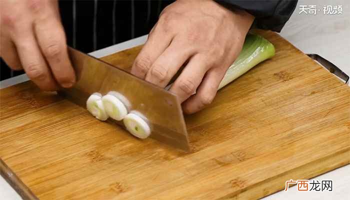 白醋、白糖、胡椒粉、鸡精 醋椒鱼汤的做法