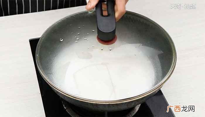 白醋、白糖、胡椒粉、鸡精 醋椒鱼汤的做法