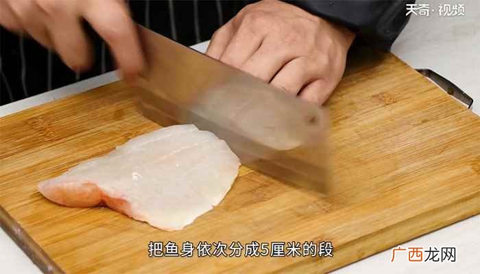 白醋、白糖、胡椒粉、鸡精 醋椒鱼汤的做法