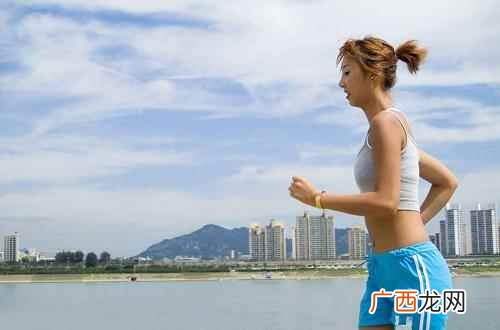 跑步可以戴收腹带减肚子吗 跑步时要收腹吗,收腹跑步能减肚子吗