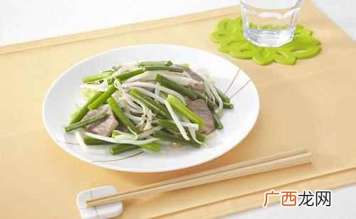 做菜什么时候放盐最好怎么放 做菜什么时候放盐最好