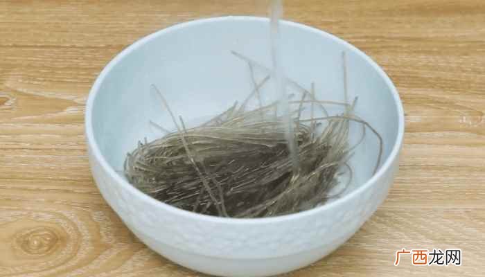 小米辣怎么做好吃 包菜炒粉丝的做法