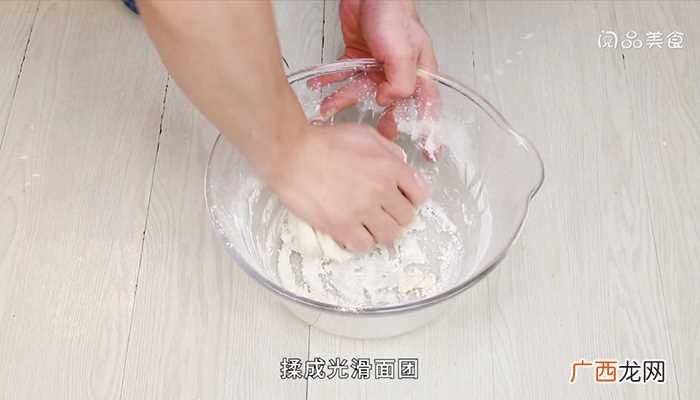 披萨上火烤15分钟即可 芝士披萨