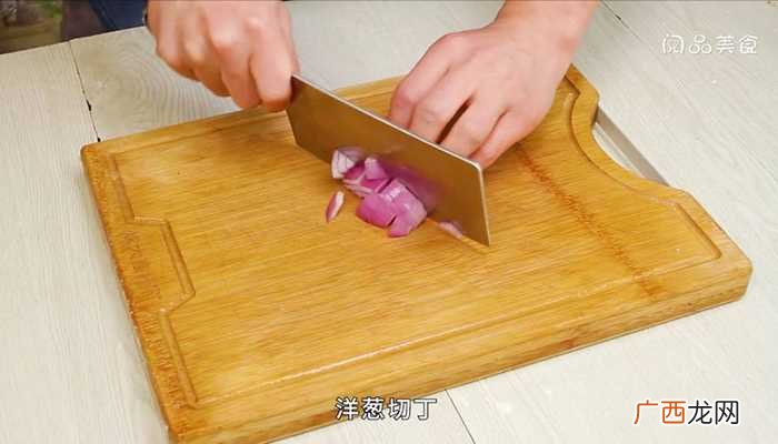 披萨上火烤15分钟即可 芝士披萨