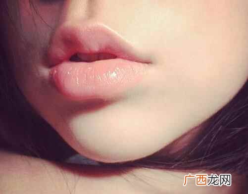 晚上睡觉之前可以涂唇膏吗 晚上睡觉前可以涂唇膏吗