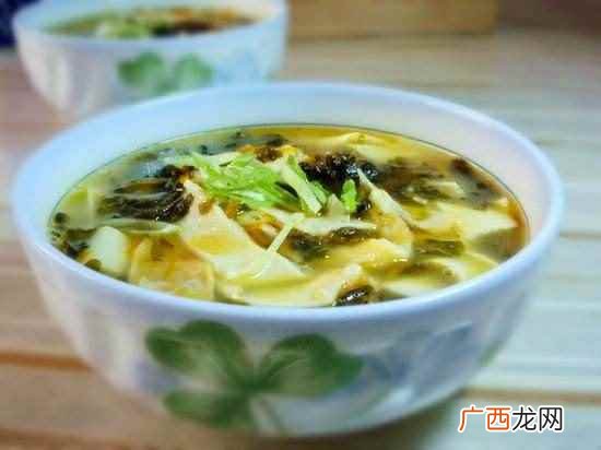 在生活中经常可以食用得到的地皮菜究竟是属于一种什么食材 地皮菜是什么菜
