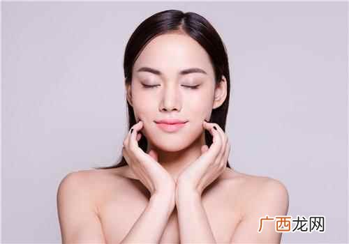 女人长了好多痘痘是什么原因 女人长痘痘是什么原因