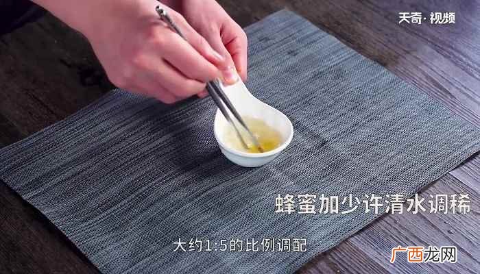家庭版烤乳鸽的做法微波炉 家庭版烤乳鸽的做法