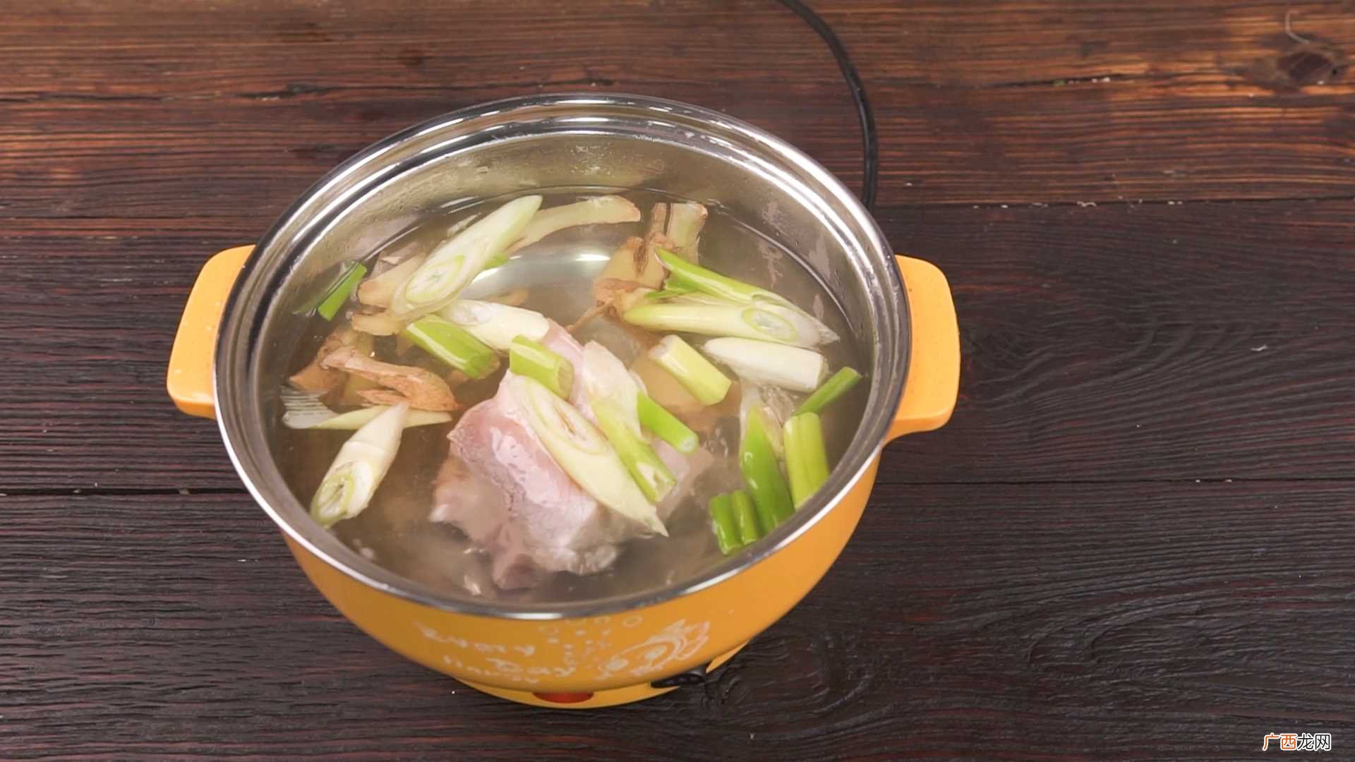 咸菜回锅肉怎么做好吃 咸菜回锅肉的做法