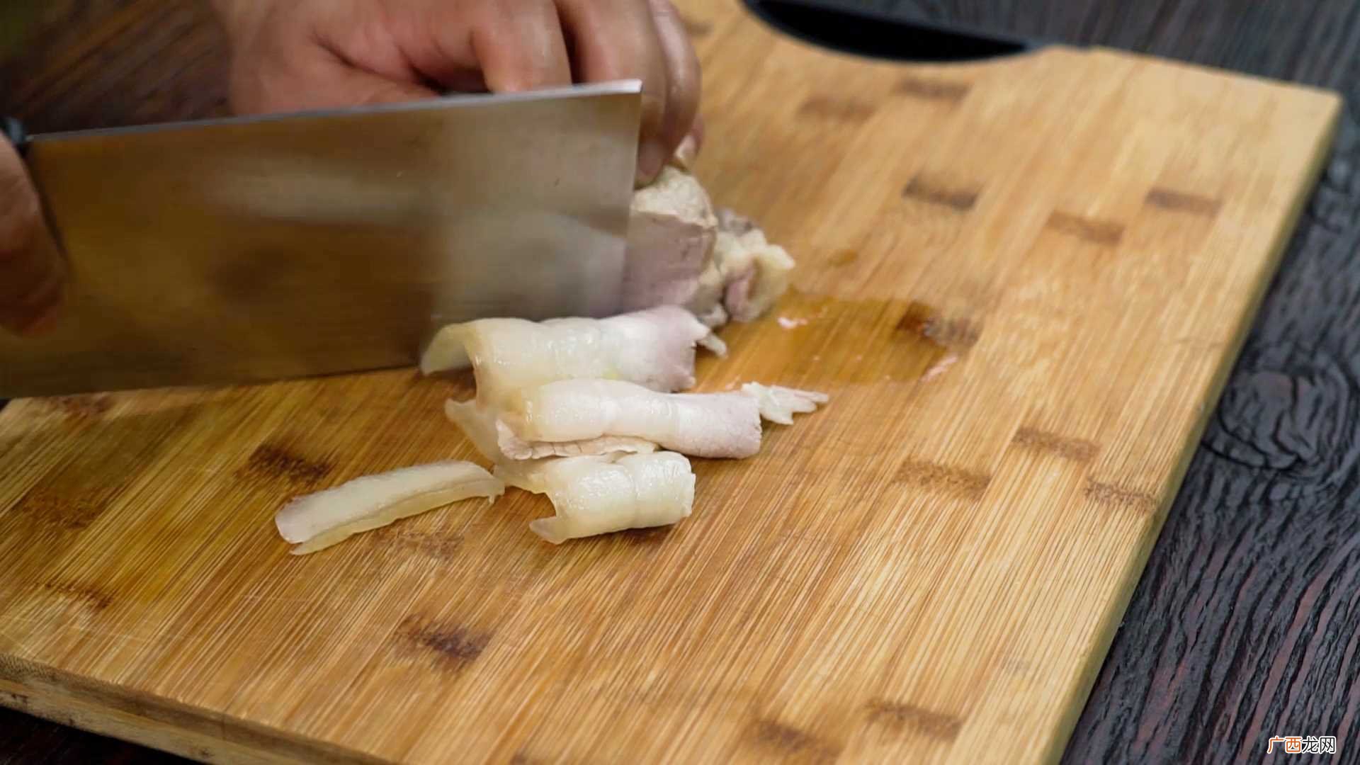 咸菜回锅肉怎么做好吃 咸菜回锅肉的做法