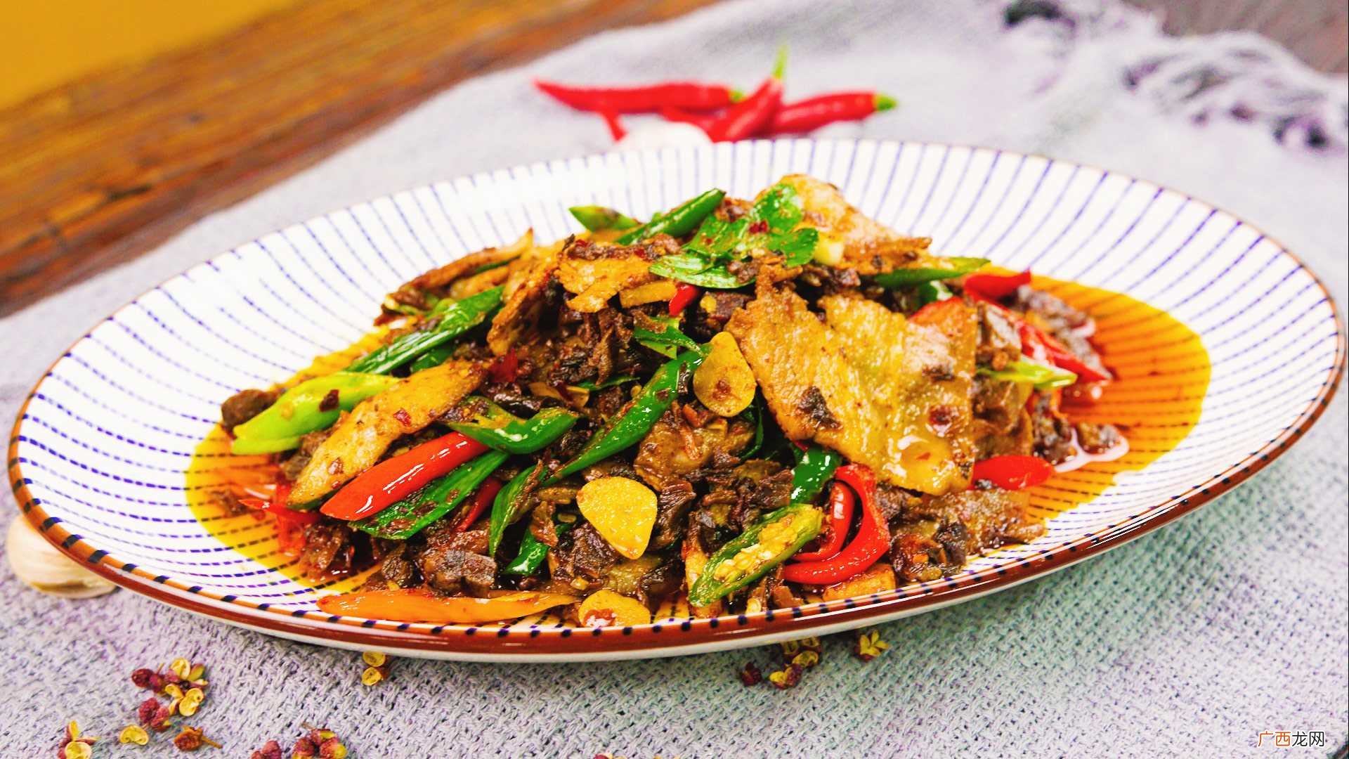 咸菜回锅肉怎么做好吃 咸菜回锅肉的做法