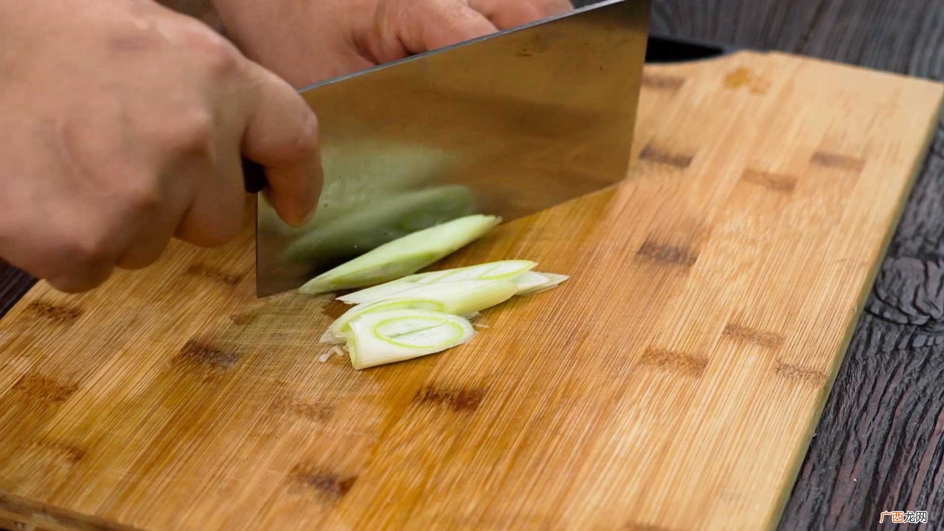 咸菜回锅肉怎么做好吃 咸菜回锅肉的做法
