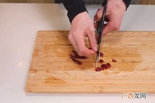 干煸豇豆怎么做好吃 干煸豇豆的做法