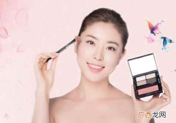 新手化妆的正确步骤顺序 素颜化妆顺序的正确步骤