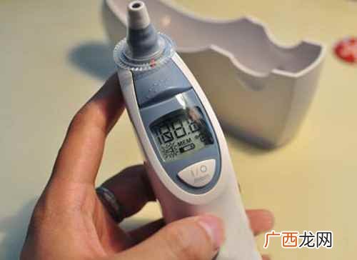 红外线耳温枪的使用方法图解 红外线耳温枪的使用方法