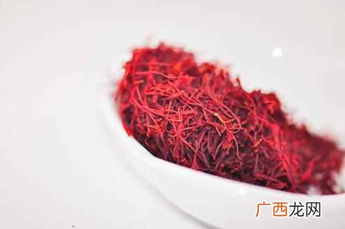 月经量少藏红花可以调月经吗 月经量少可以喝藏红花泡水吗