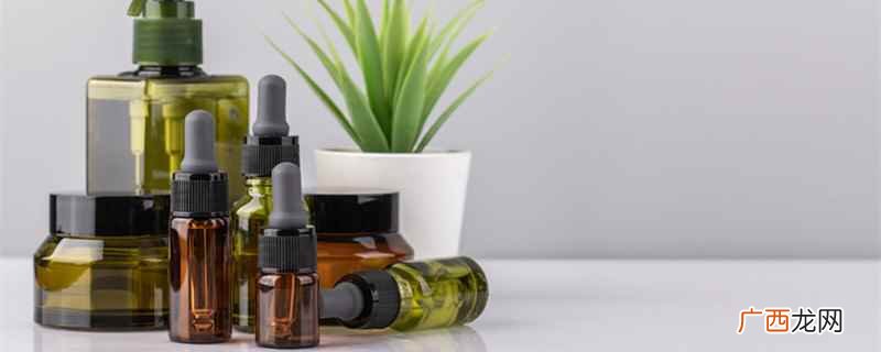 用完洗面奶、爽肤水之后使用 护肤精油的使用方法