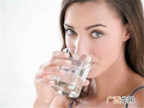 每天喝八杯水的最佳时间表 每天喝八杯水的最佳时间