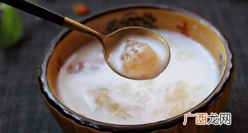 桃胶炖奶小孩可以吃吗 牛奶和桃胶炖久了像豆花怎么回事