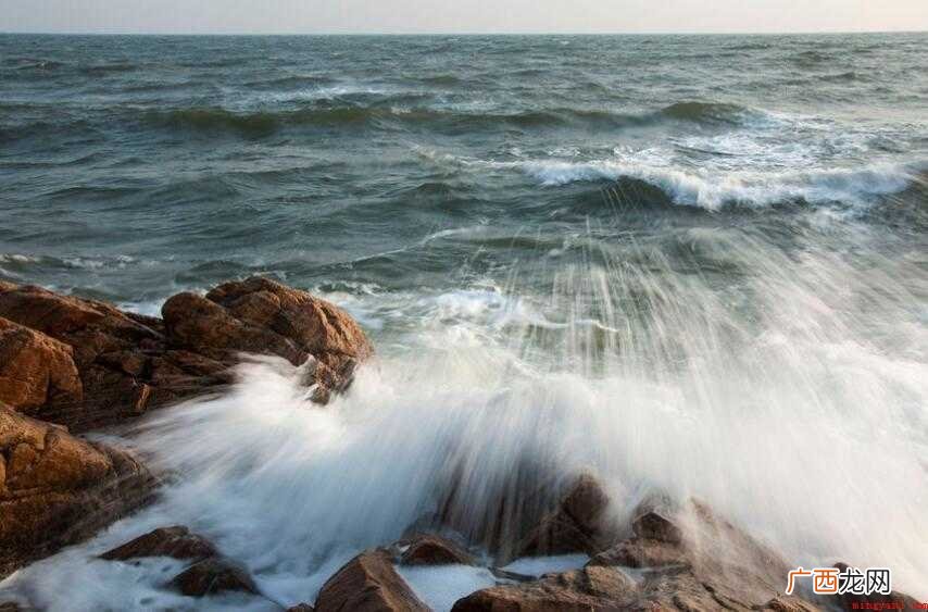 《浪淘沙·北戴河》原文是什么