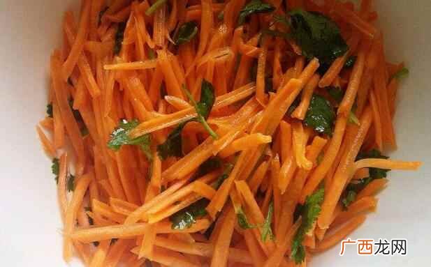 凉拌这种做菜方法还能够把食材本身的味道发挥得淋漓尽致 凉拌胡萝卜丝怎么做