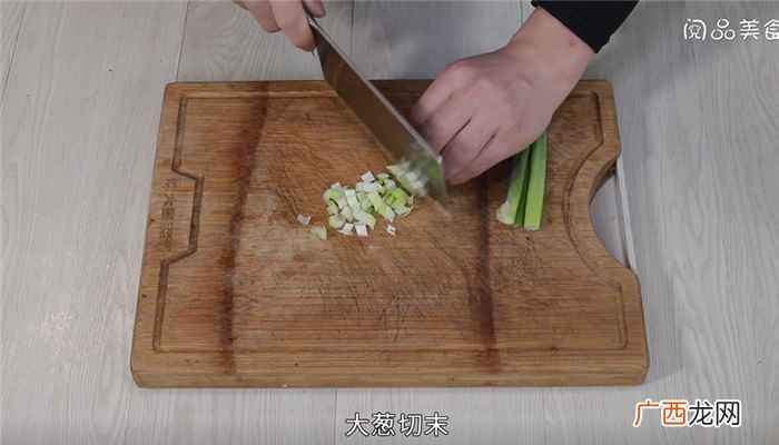 茄子怎么做好吃 茄子肉丁包子怎么做