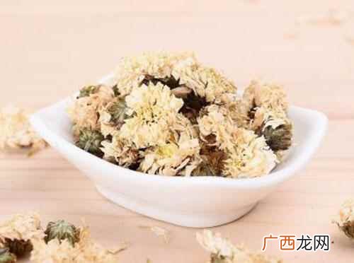 白菊花泡水喝的功效作用 白菊花泡水喝的功效