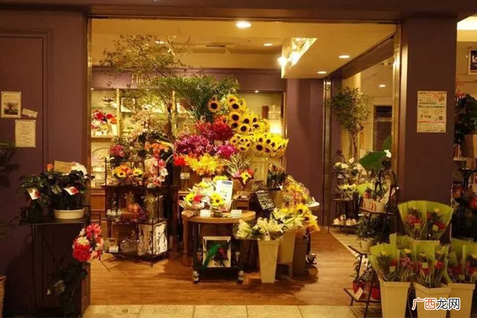 开个花店需要五万块钱的成本左右 开个花店需要多少钱的成本