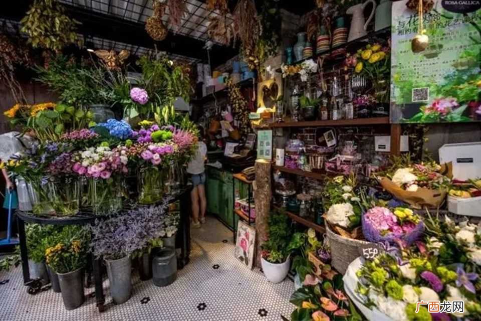 开个花店需要五万块钱的成本左右 开个花店需要多少钱的成本