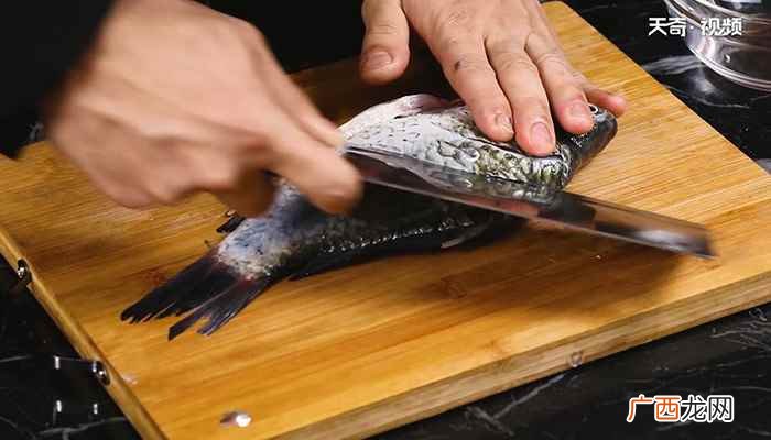 鲫鱼炖豆腐的做法家常 鲫鱼炖豆腐的做法
